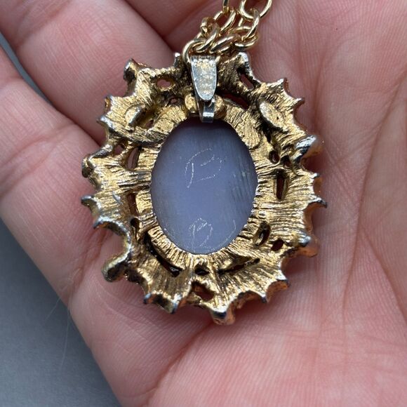 Vintage Blue Chalcedony Agate Cabochon Pendant Necklace Gold Tone Ornate 28" - Picture 6 of 9